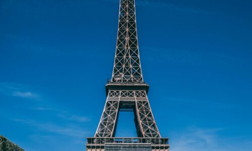 korng-sok--tpOejGGepY-unsplash Eiffel Tower Paris