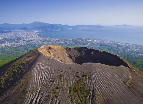 mount-vesuvius-118385602 (1) Top of Mount Vesuvius on an MSG Tour