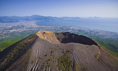 mount-vesuvius-118385602 (1) Top of Mount Vesuvius on an MSG Tour