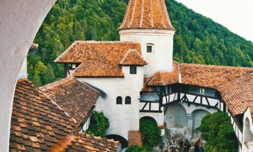 nomadic-julien-9NUEY8HMGos-unsplash Romania